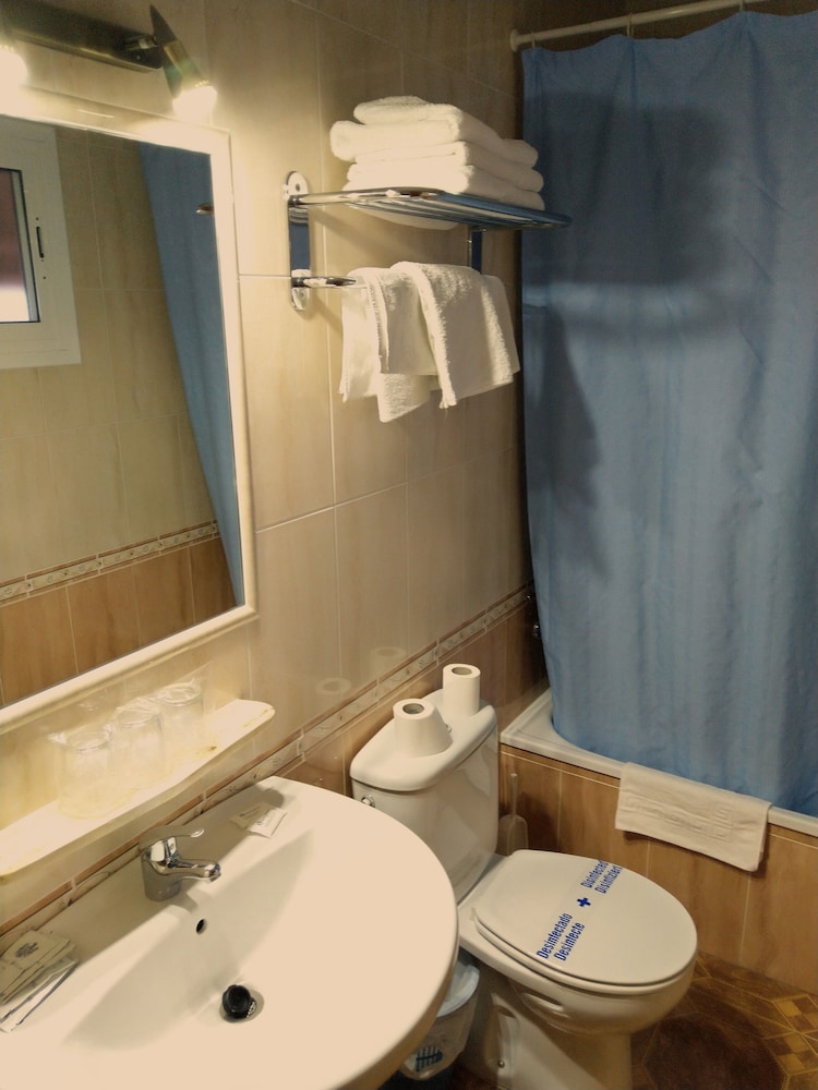 Family Room - Photo 5