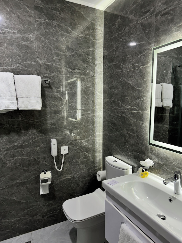 Deluxe Triple Room (Top floor) - Photo 8