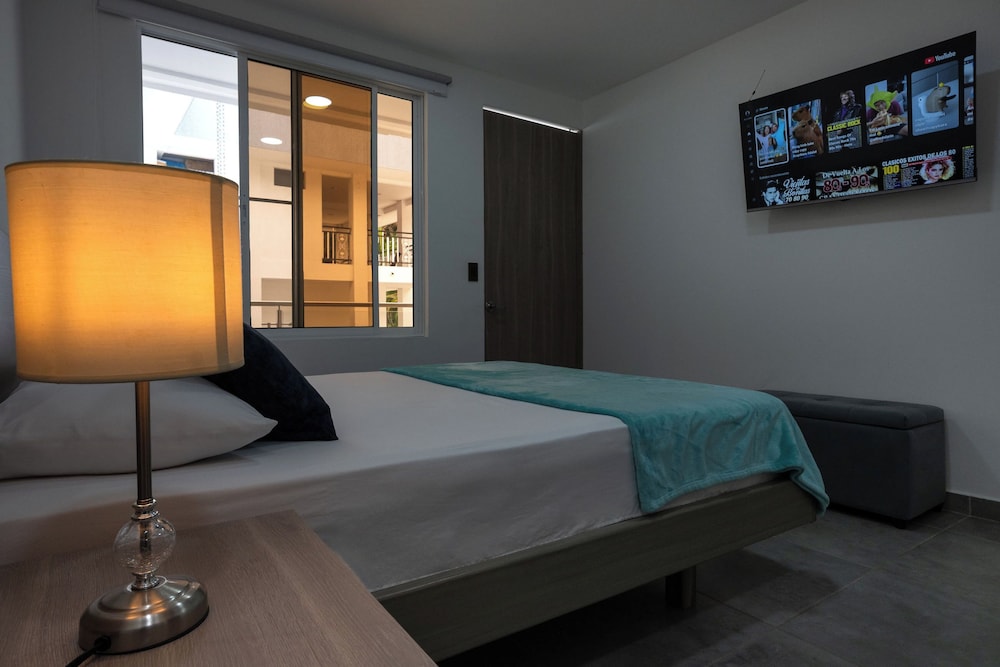 Comfort Room, Patio, Hill View