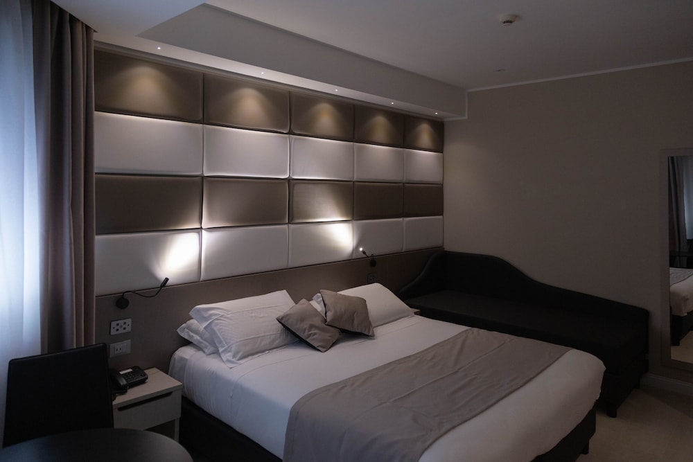 Exclusive Room thumbnail 6