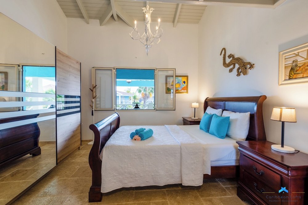 Deluxe Duplex, Multiple Beds, Lagoon View photo 3