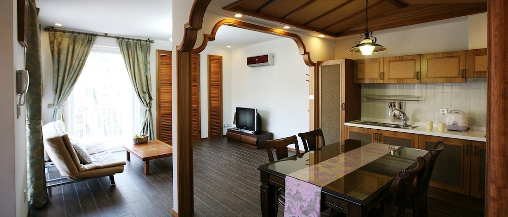 Family Room photo 1