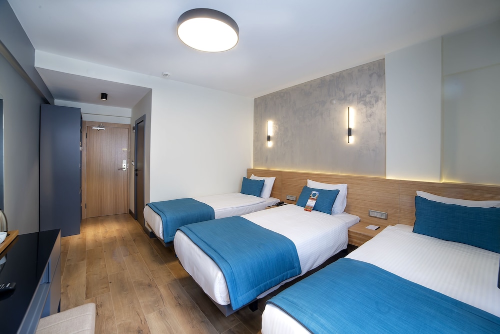 Triple Room, 3 Twin Beds photo 2