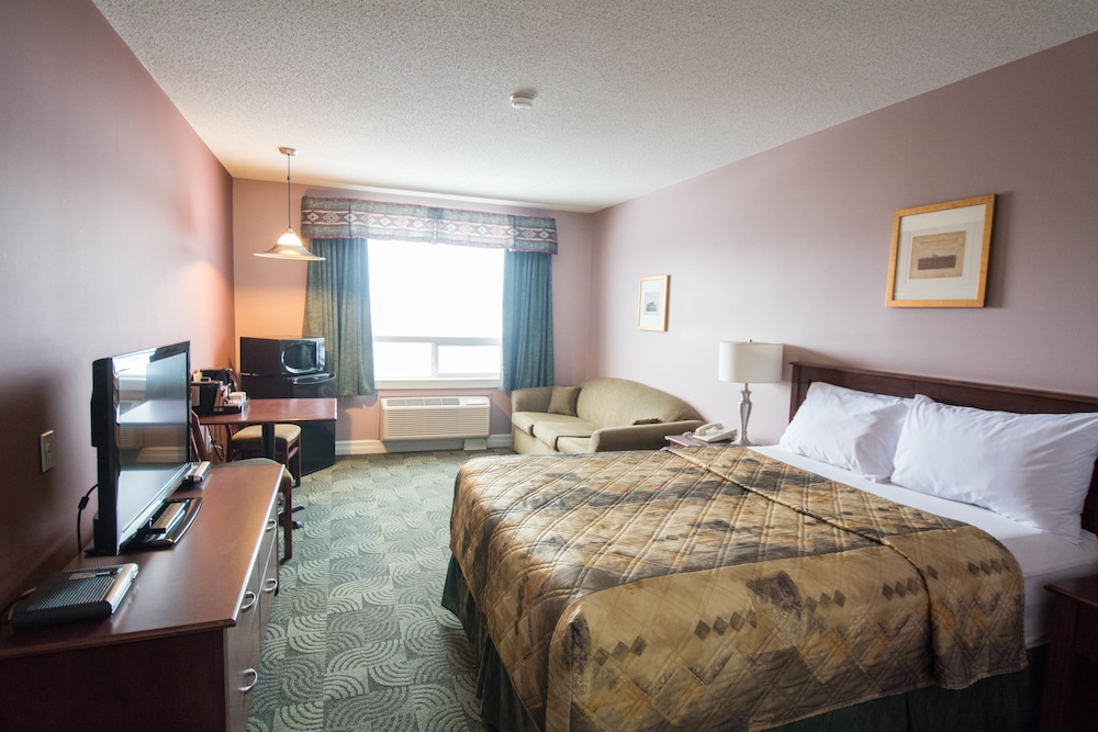 Room, 1 Queen Bed with Sofa bed, Smoking (Pet Friendly) photo 2