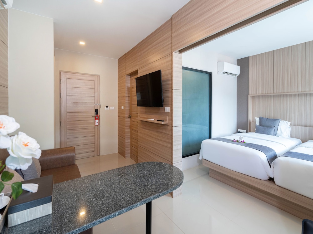Grand Deluxe Room - Photo 6