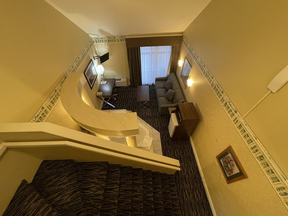 Suite (Jacuzzi) No Pets - Photo 3