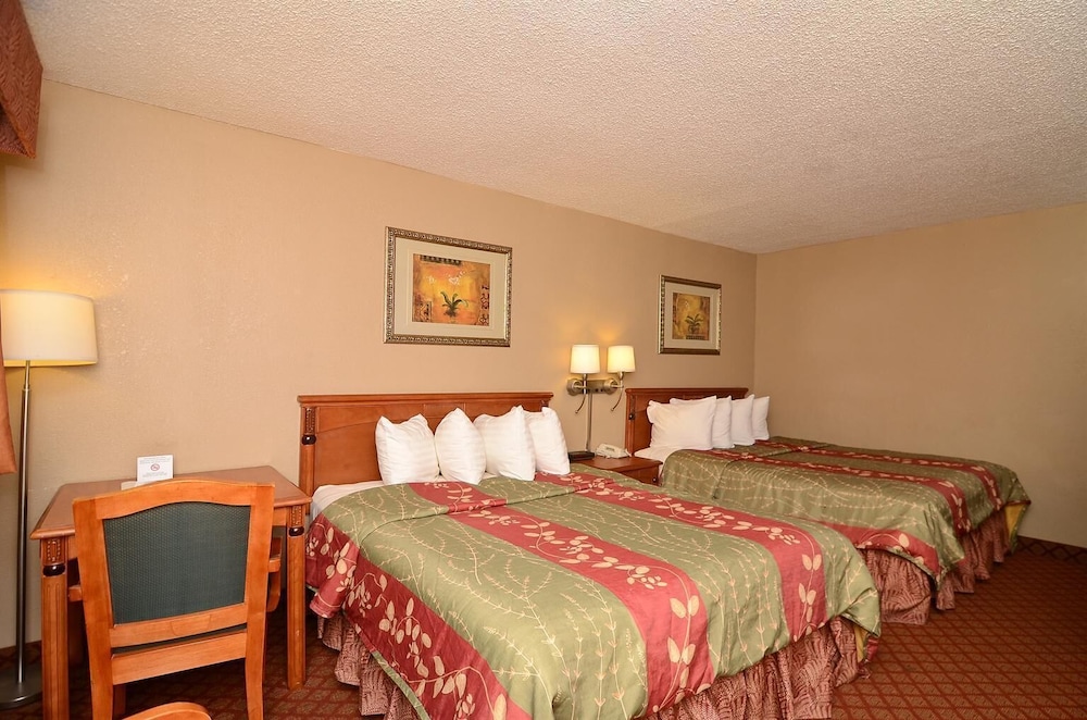 Room, 2 Queen Beds, Non Smoking - Photo 4