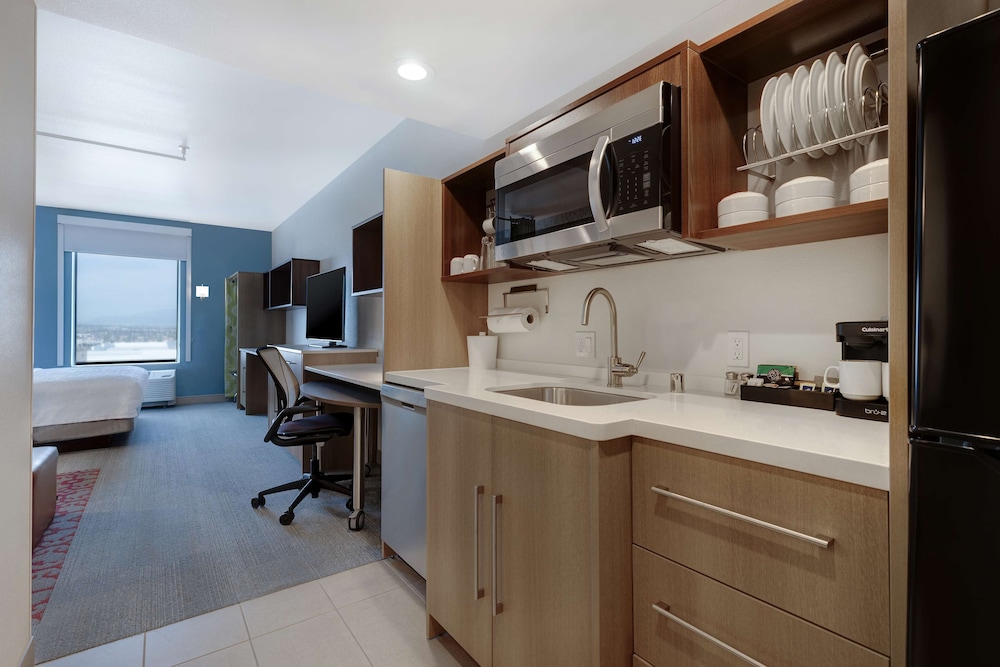 Suite, 1 King Bed, Accessible (Hearing) - Photo 5