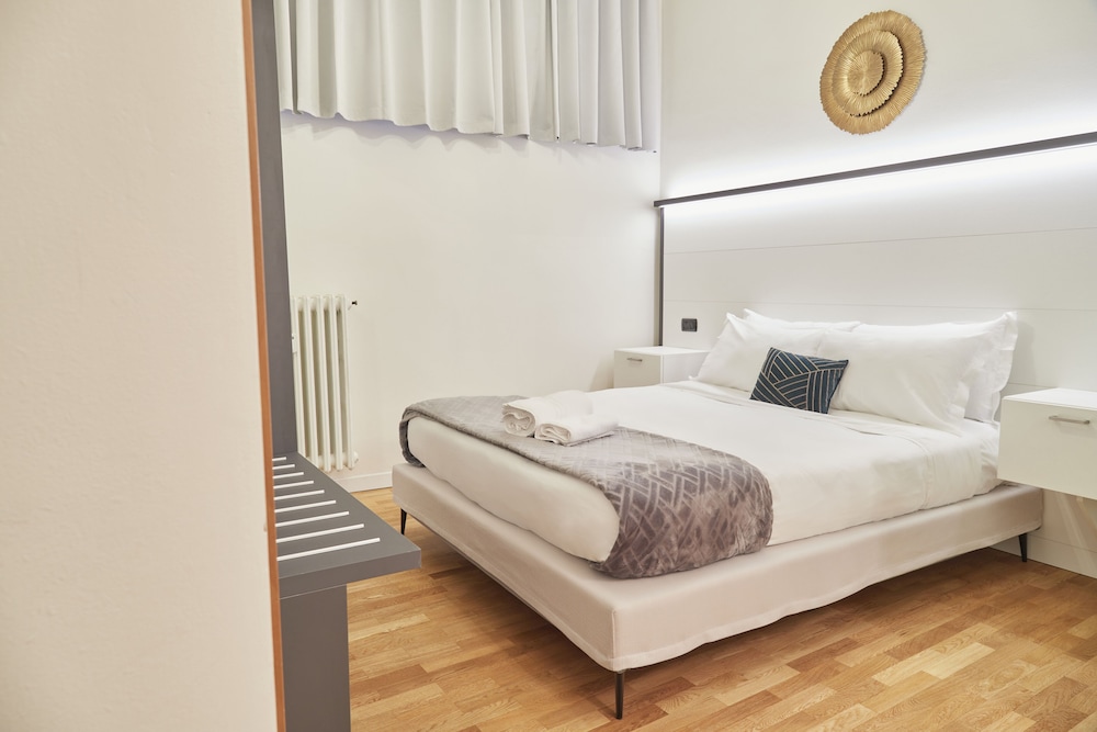 1 bedrooms Luxury Apartment (Piazza sant'Alessandro 3)