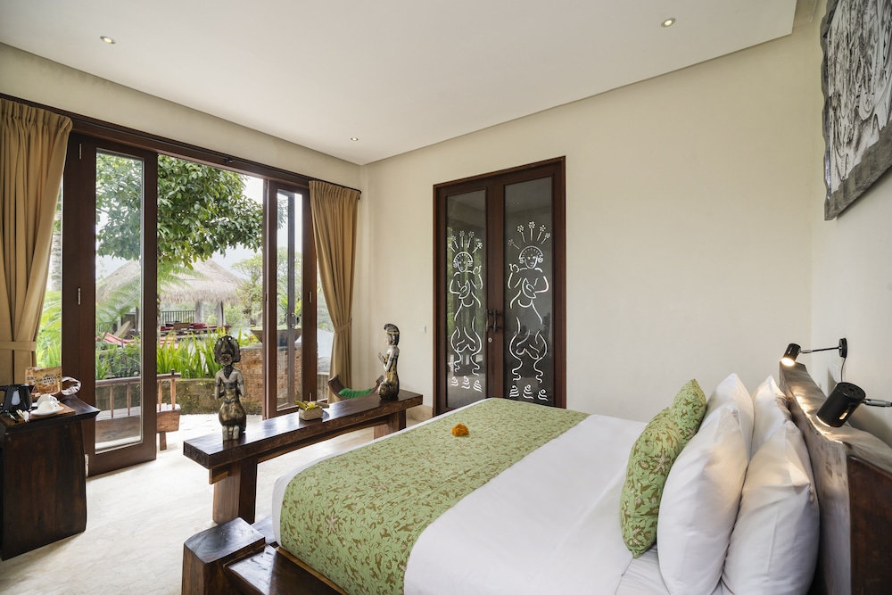 Pool View Suite photo 1