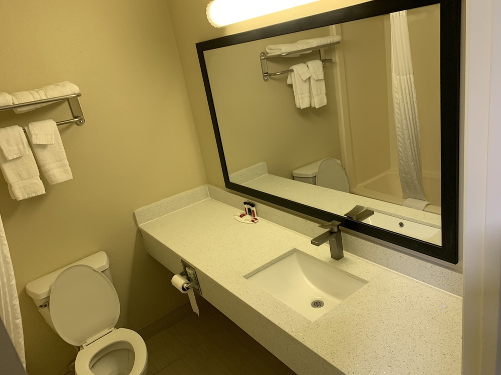 Room, 2 Queen Beds - Photo 6