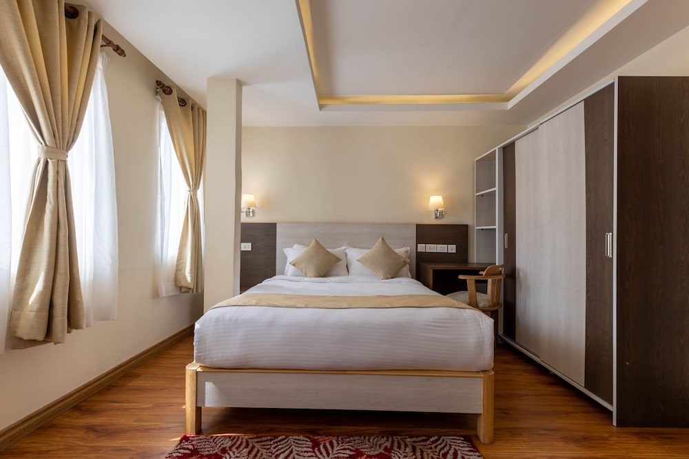 2 BHK Queen Suite Apartment photo 2