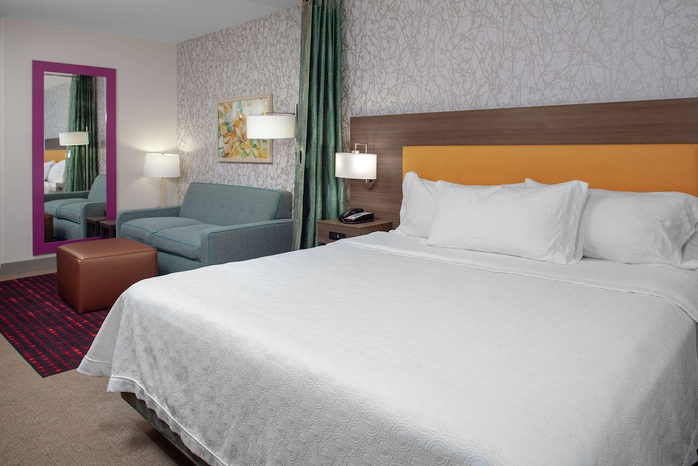Suite, 1 King Bed, Accessible, Bathtub photo 3