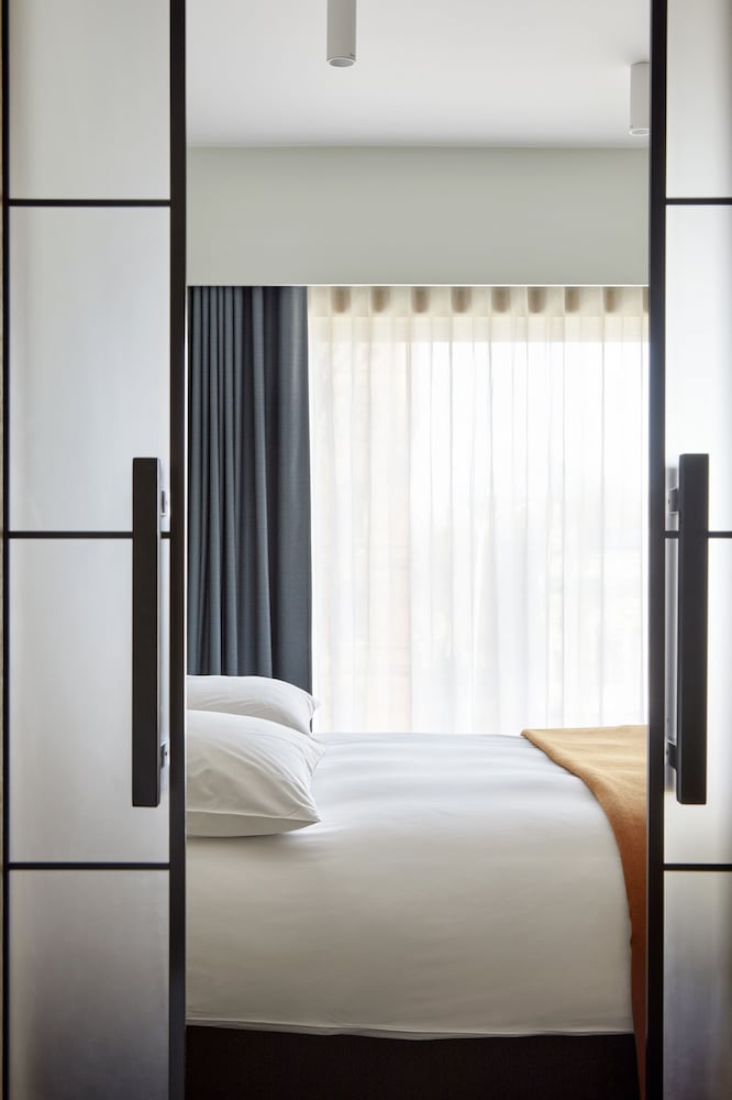 Executive Suite - Photo 1