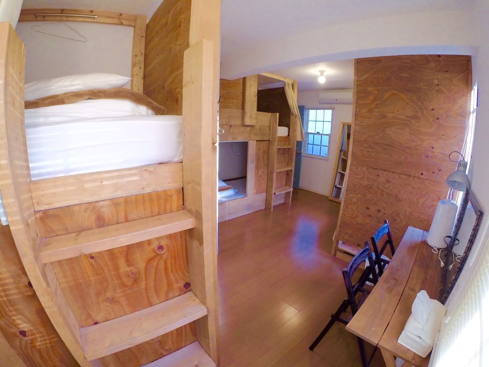 Shared Dormitory, Women only photo 2