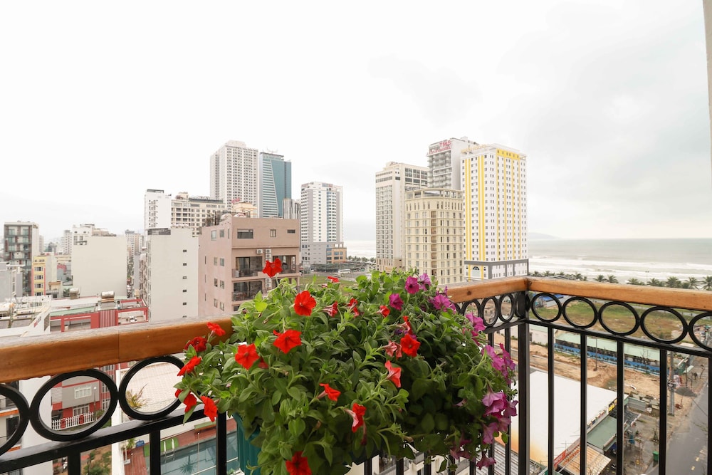 Eco Suite with Balcony photo 2