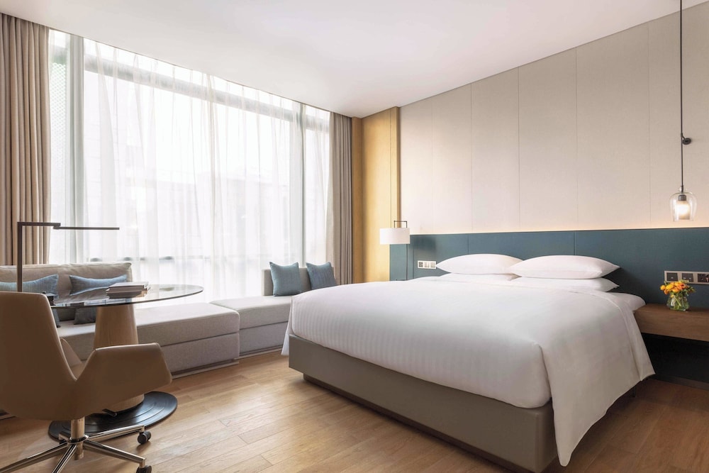 Room, 1 King Bed, City View (Executive) - Photo 1