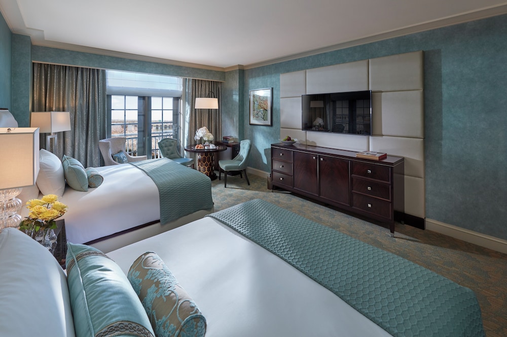Deluxe Water View King and Queen Connecting Rooms