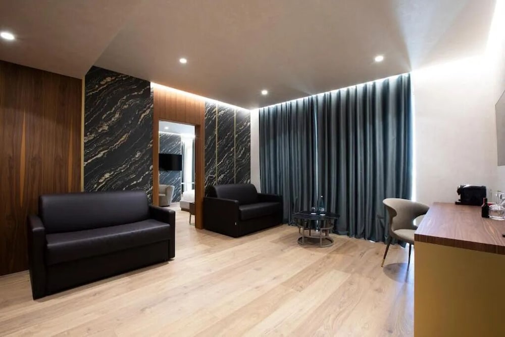 Executive Suite photo 2