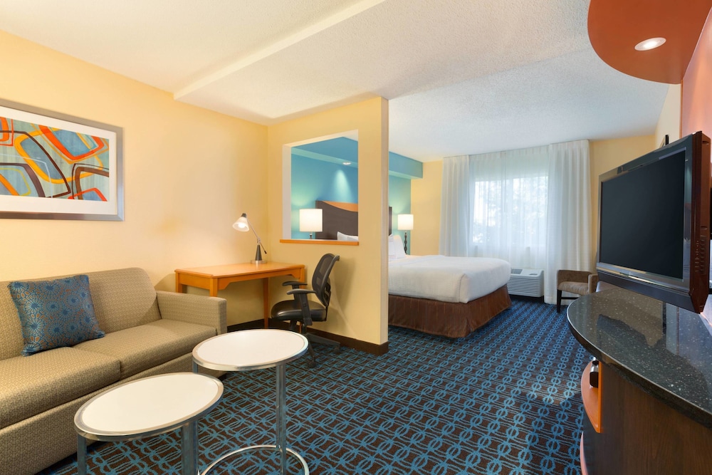 Executive Suite, 1 King Bed with Sofa bed - Photo 2