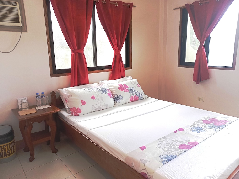 Double Aircon Room with Sea View photo 2