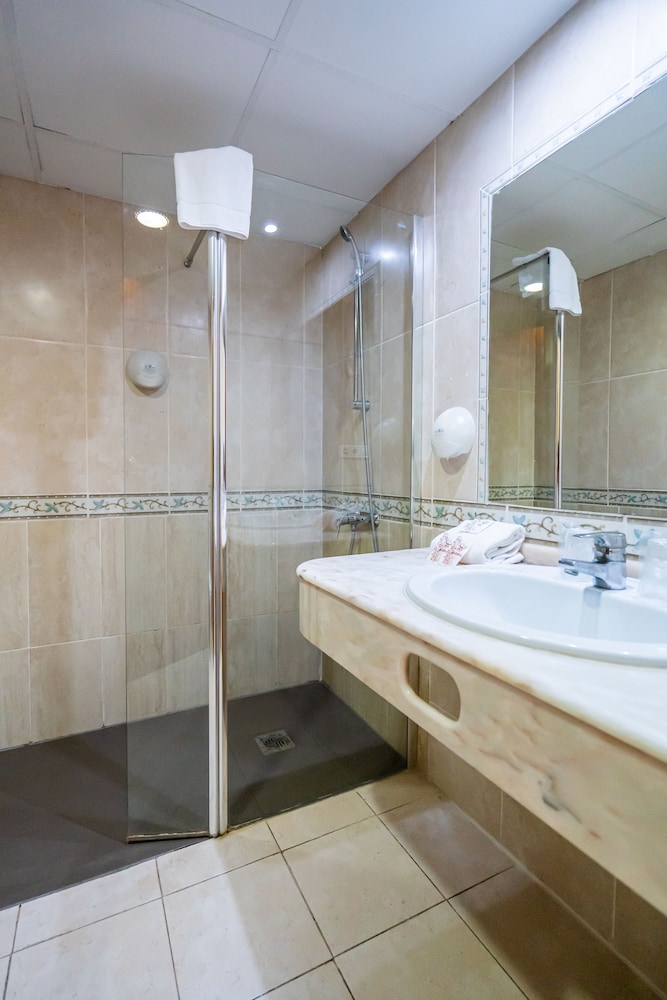 Double Room - Photo 8