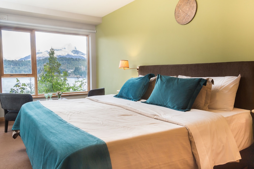 Superior Room, 1 King Bed photo 1
