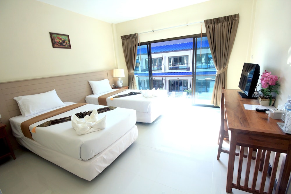 Pool View Twin Beds