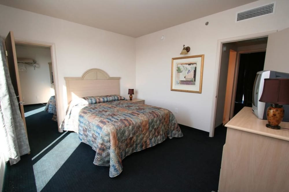 Deluxe Room with Kitchenette, 2 Queen Beds, Oceanfront View