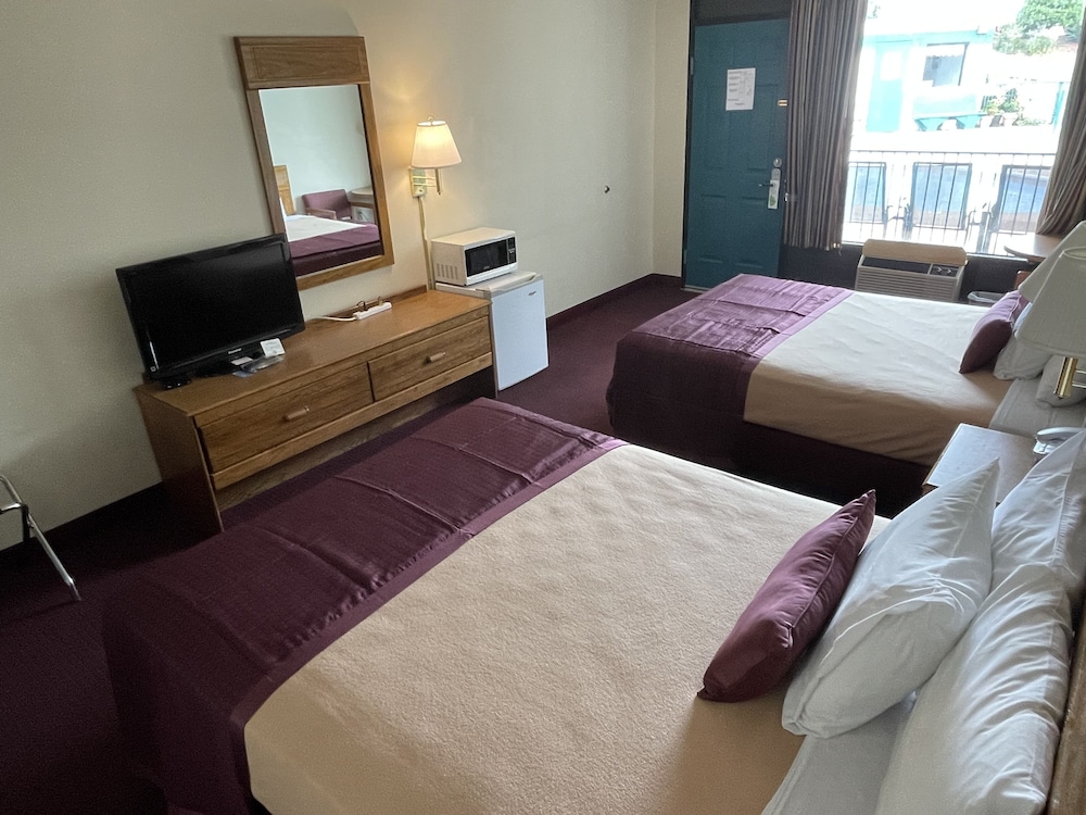 Standard Queen, 2 Beds, Top Floor - Photo 5