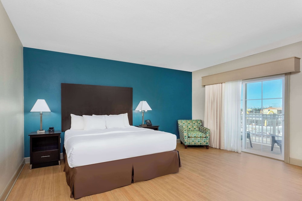 Room, 1 King Bed, Non Smoking (Various Views) photo 1