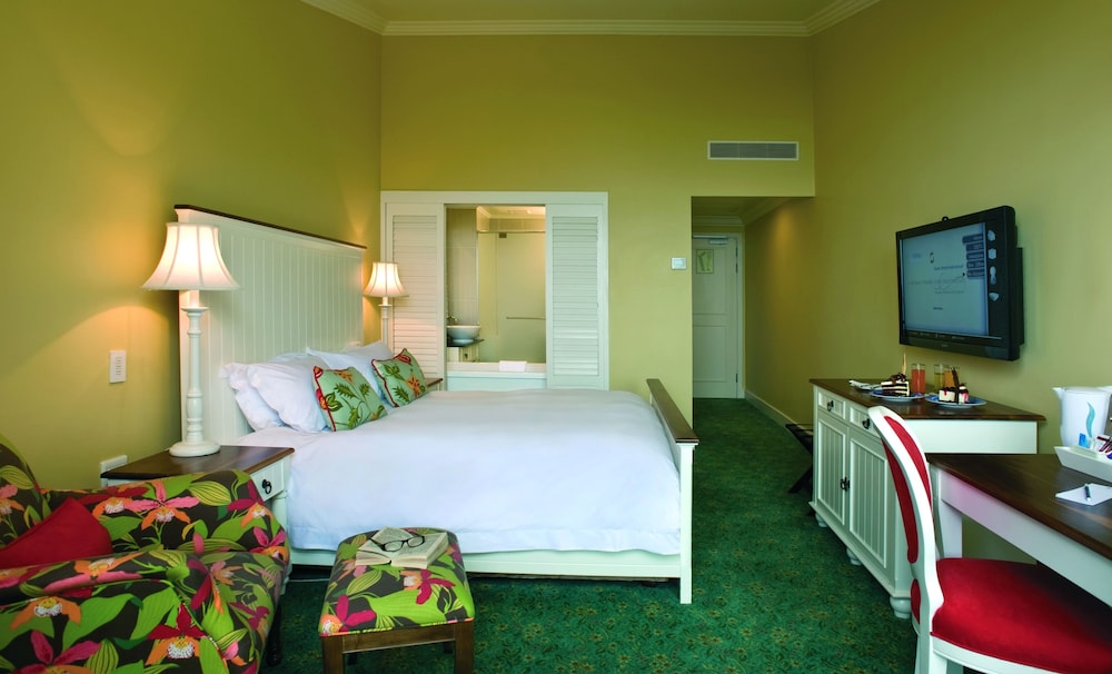 Luxury Room, 1 King Bed, Sea Facing photo 2