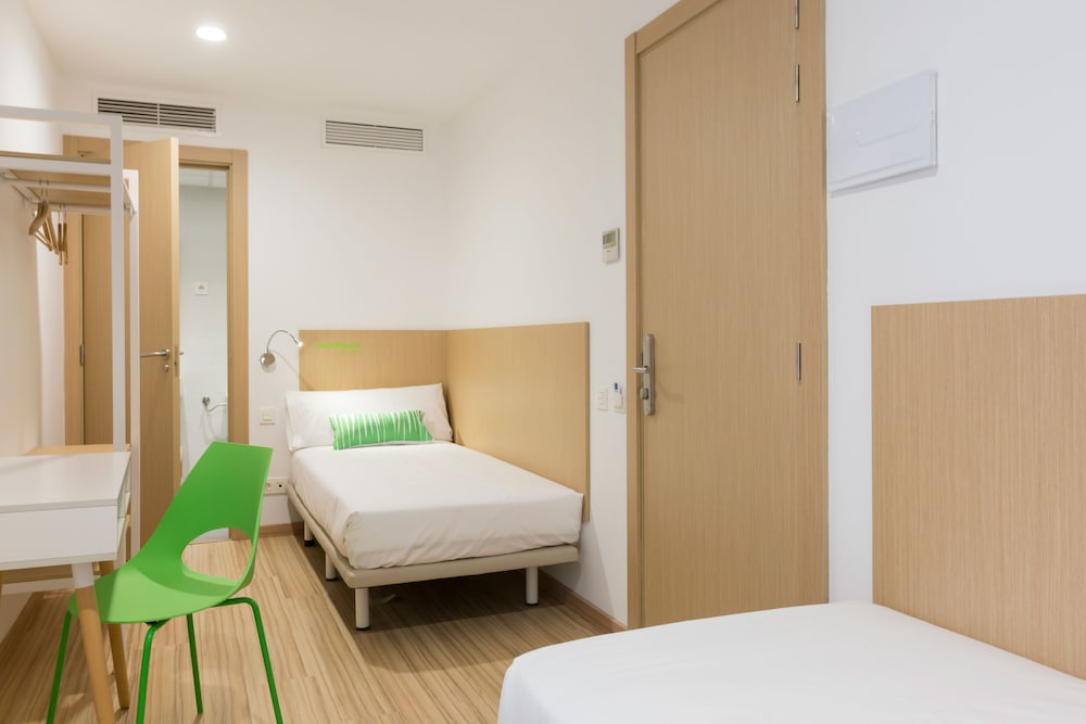 Economy Twin Room photo 3