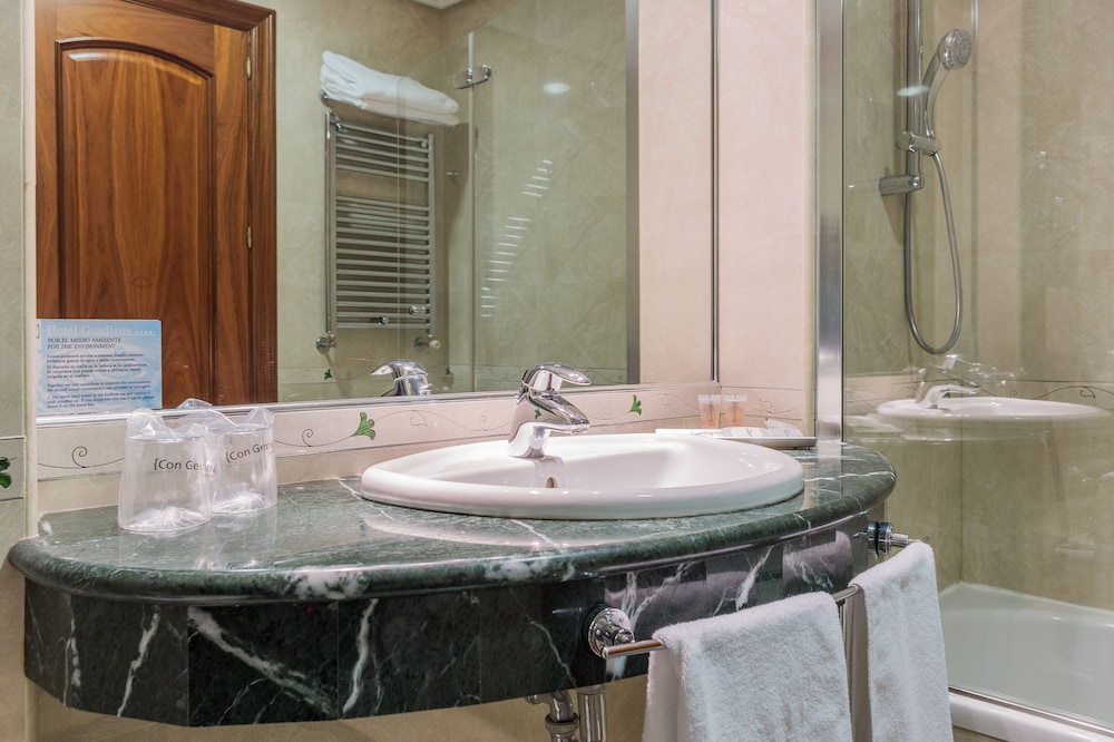 Double Room - Photo 6