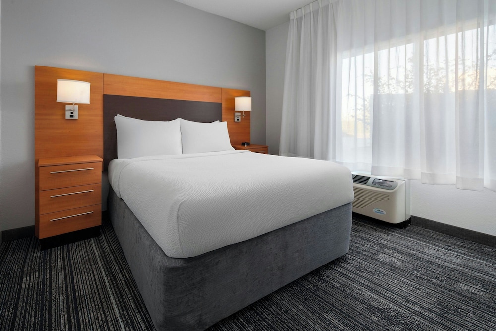 Suite, 2 Bedrooms (Mobility Accessible, Tub) photo 2