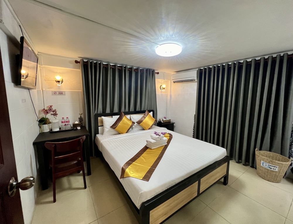 Standard Double Room - Photo 8