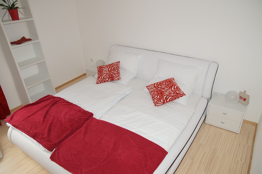 Deluxe Suite, 2 Bedrooms, Patio, Ground Floor photo 3