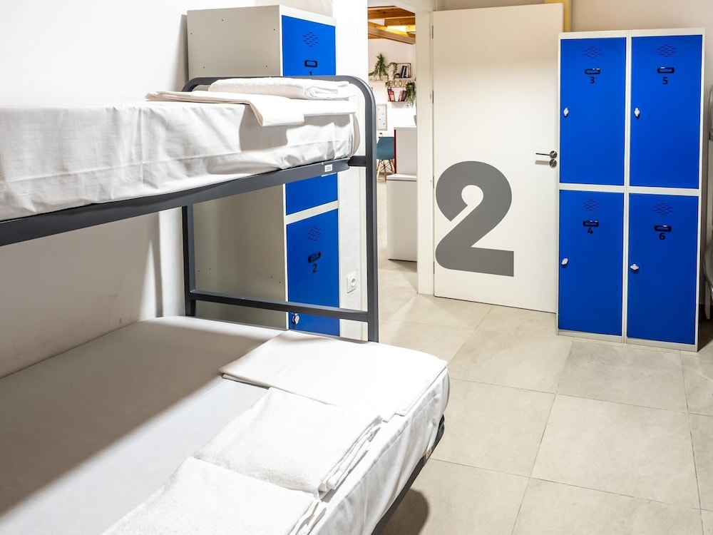 Dormitorio compartido, Dormitorio mixto