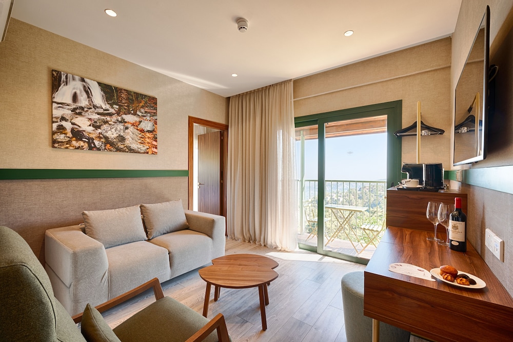 Junior Suite, 1 Queen Bed with Sofa bed, Balcony, Resort View