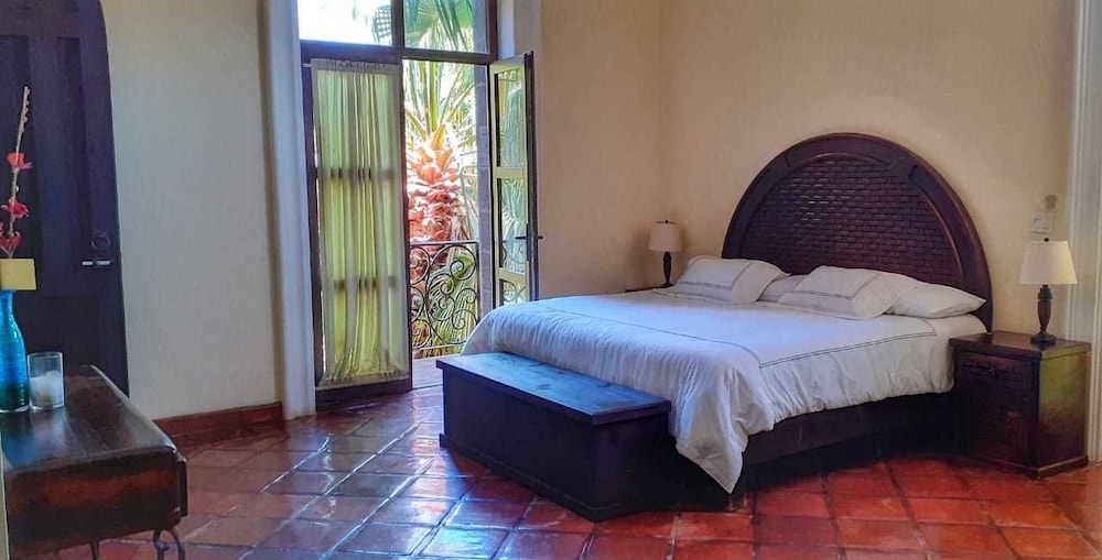 Junior Studio Suite, 1 King Bed photo 1