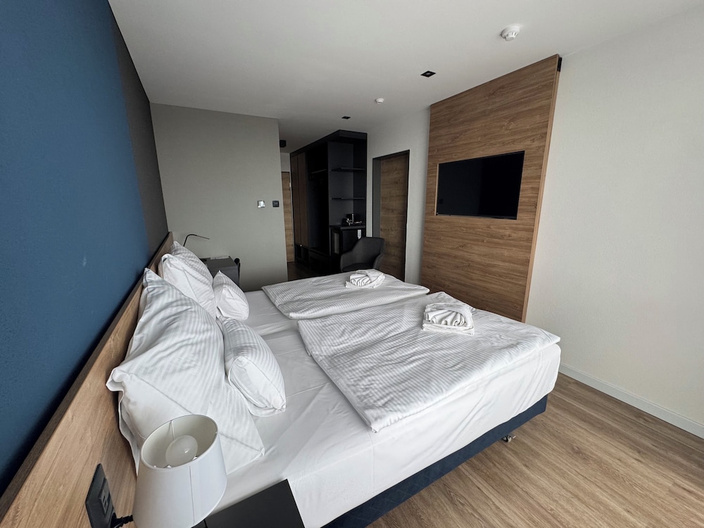 Superior Double Room, City View photo 3