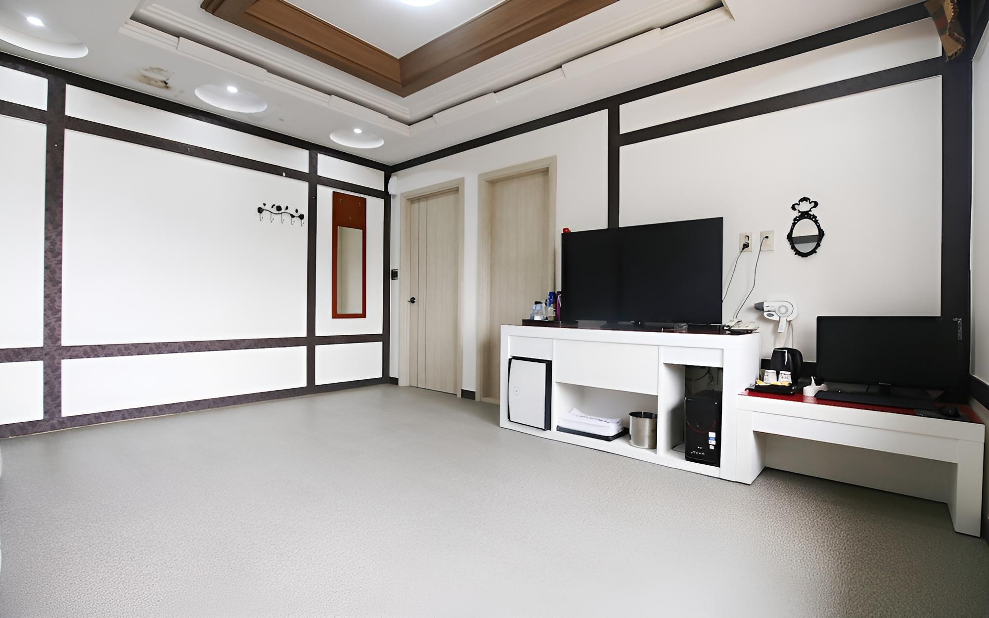 Room (Large Suite Room - Ondol)