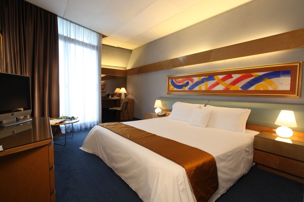 Superior Room, 1 King Bed, Balcony - Photo 2