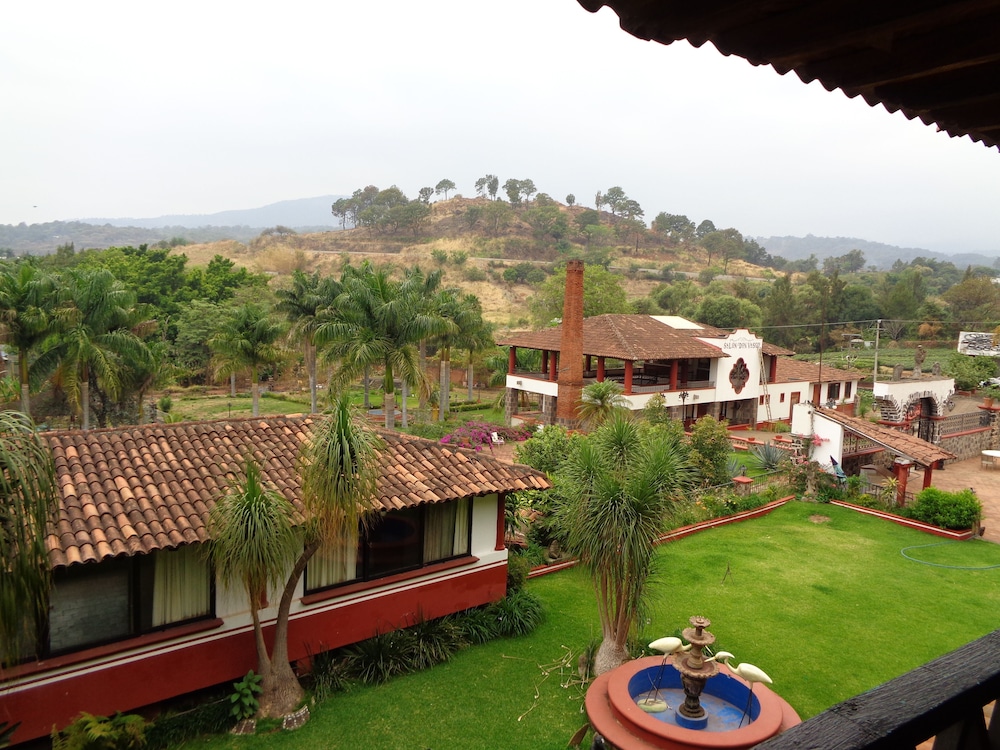 Classic Triple Room, 2 Queen Beds, Garden View photo 3