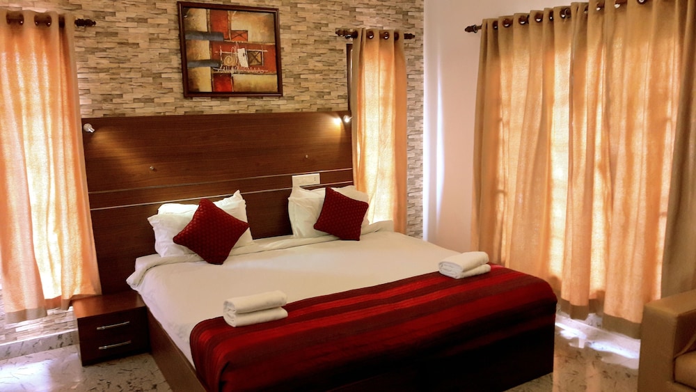Standard Double Room, 1 King Bed, Accessible, Ground Floor photo 2