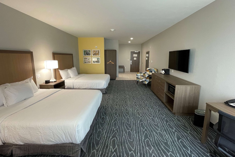 Room, 2 Queen Beds, Accessible, Non Smoking (Roll-In Shower) - Photo 2