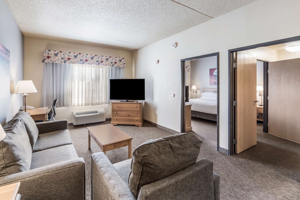 Suite, 1 King Bed, Accessible, Kitchenette - Photo 1