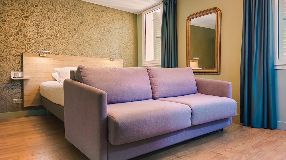 Suite - Photo 9