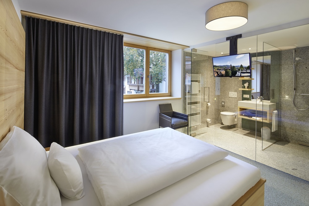 Superior Single Room, 1 Queen Bed, Non Smoking photo 2