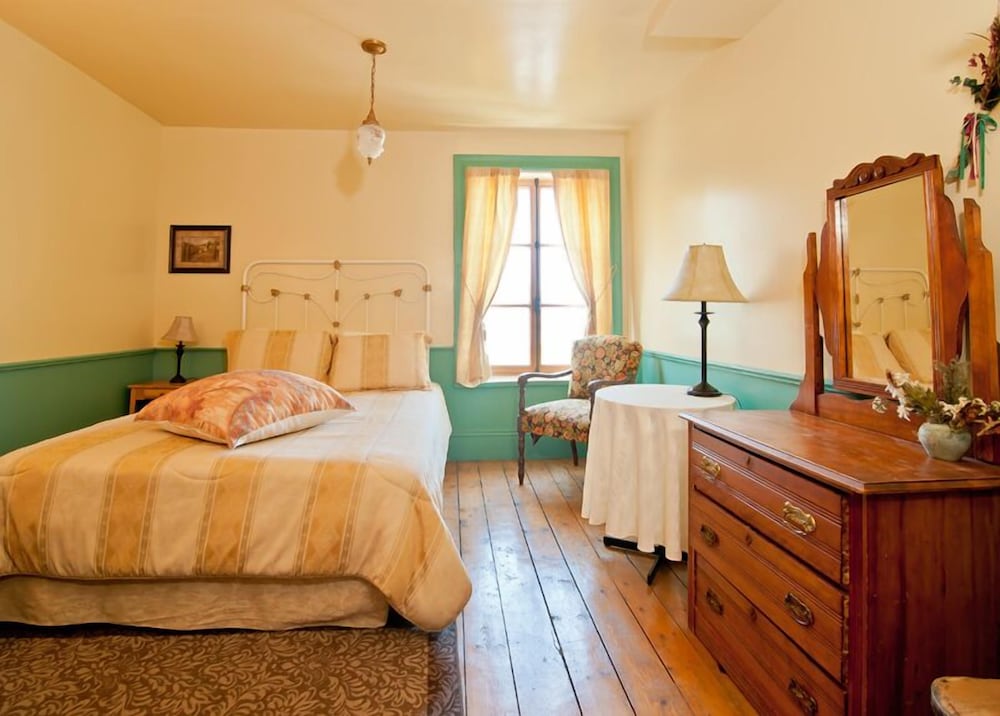 Room, 1 Queen Bed photo 2